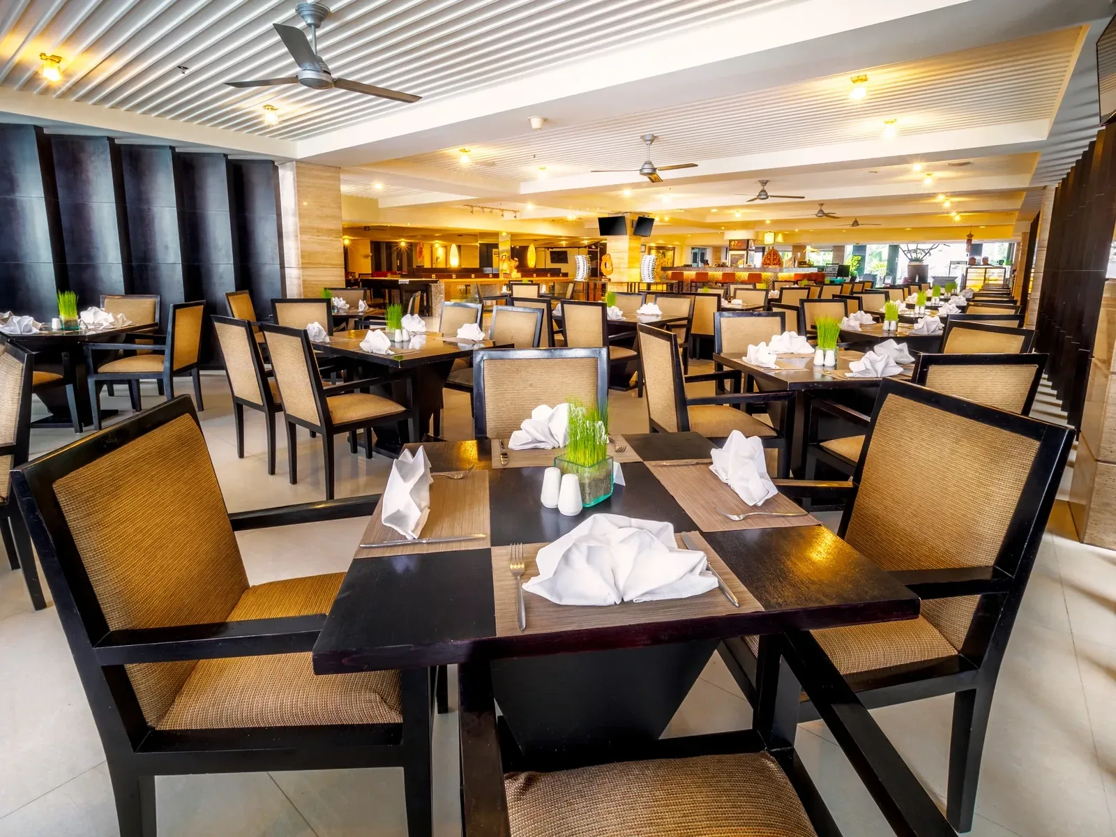 아스톤 꾸따 레스토랑